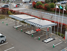 ニッケル亜鉛電池ユニットが採用されたグリッドフリーソーラーカーポート